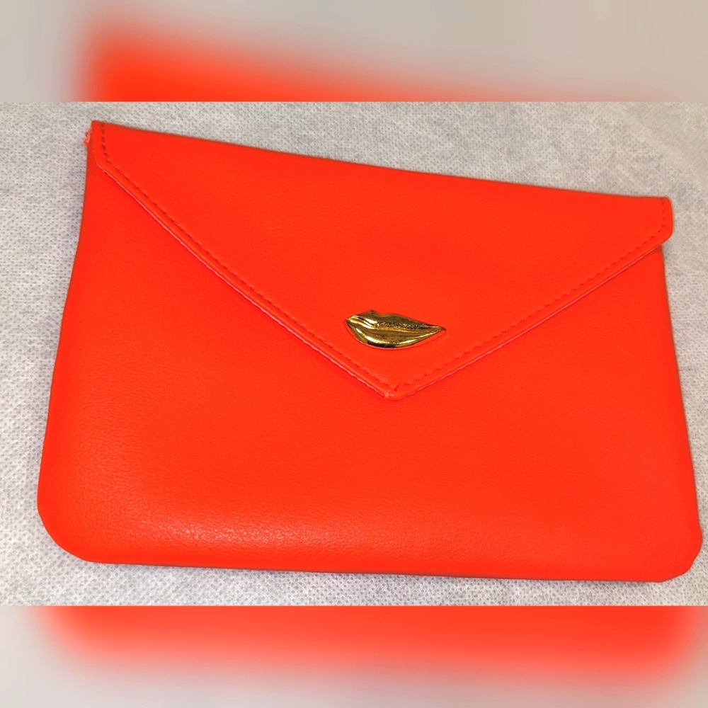 IPSY "Sealed With A Kiss" Makeup Glam Bag